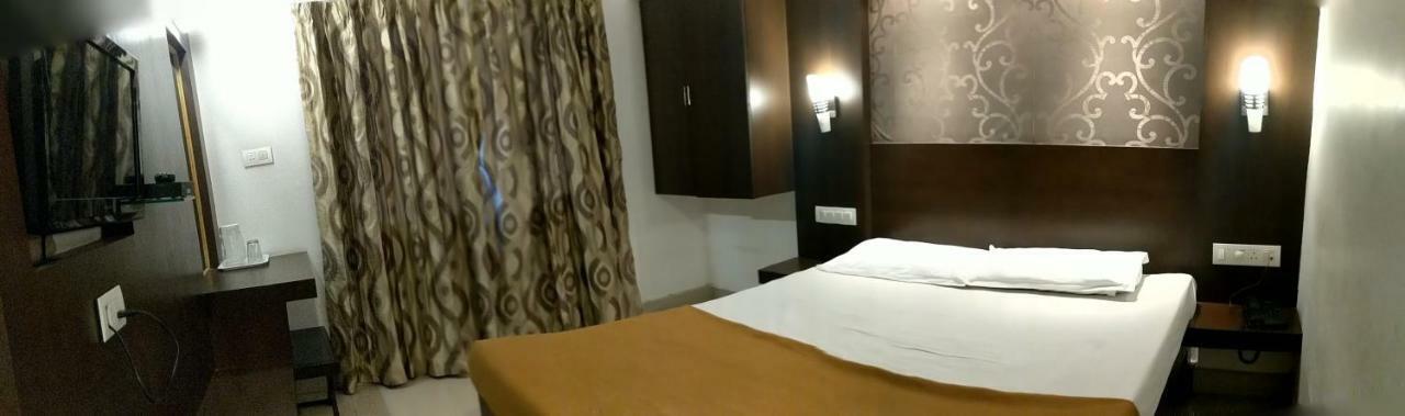 Aashraya Hotel Májszúr Kültér fotó