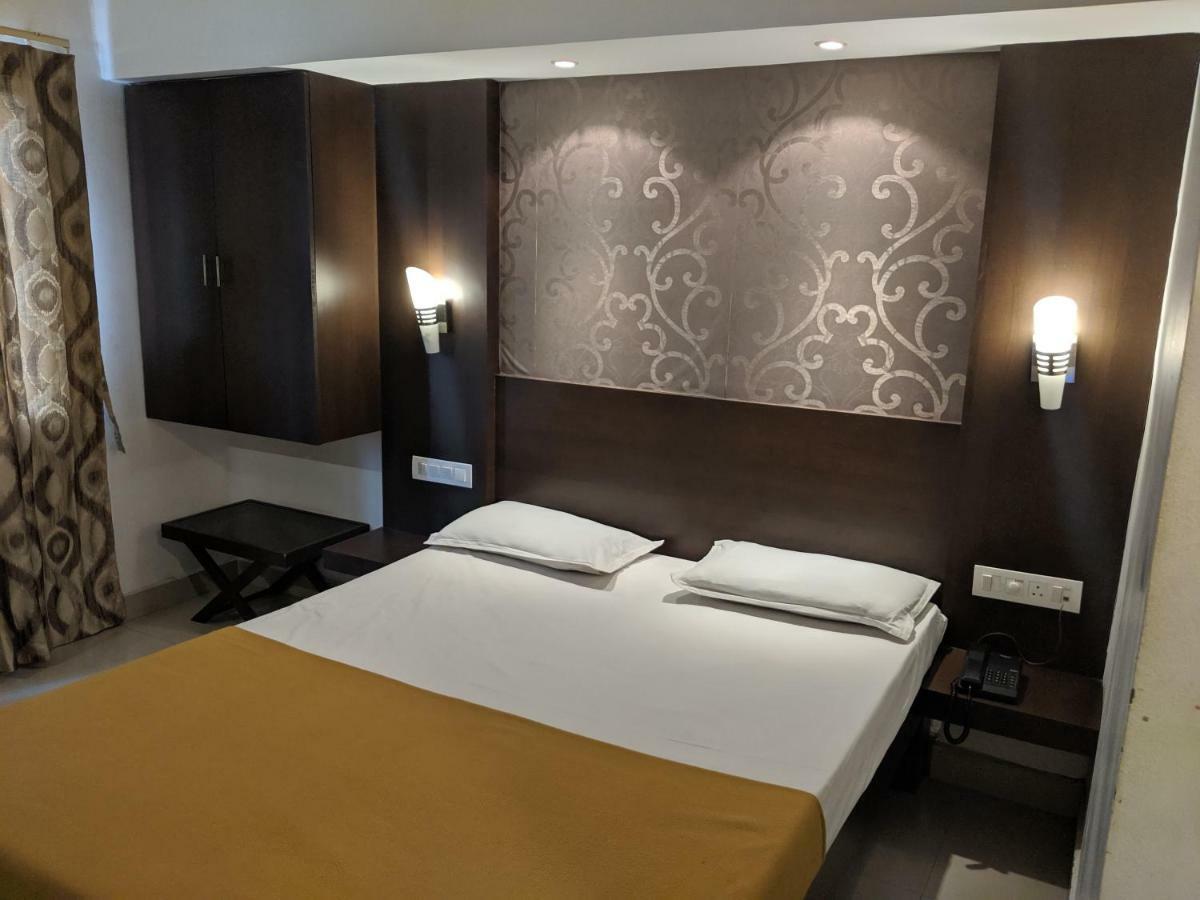 Aashraya Hotel Májszúr Kültér fotó